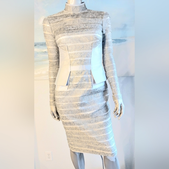 $1,600 BIBHU MOHAPATRA SILVER METALIC LONG SLEEVE RUNWAY DRESS US 2 - Picture 4 of 13
